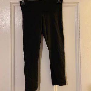 Lululemon black cropped leggings size 4